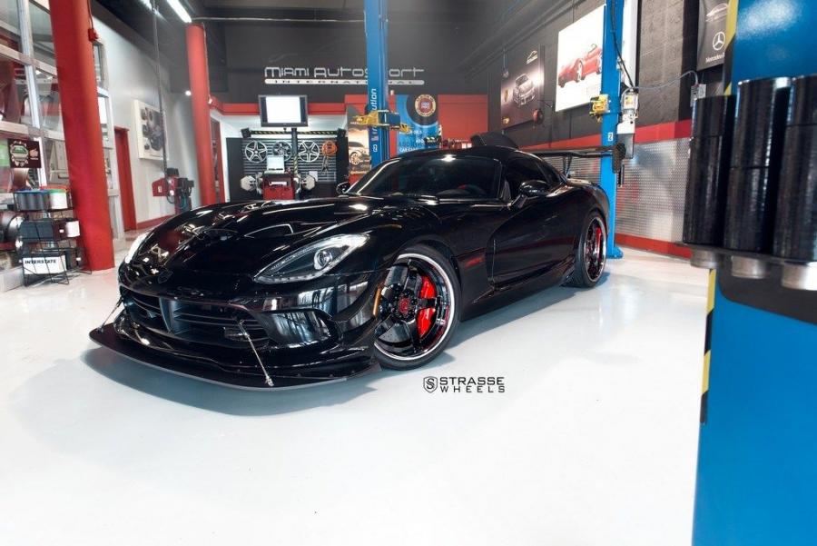  Dodge Viper ACR on Strasse Wheels (S5 Signature Series) 2018 года  (фото 1 из 13)